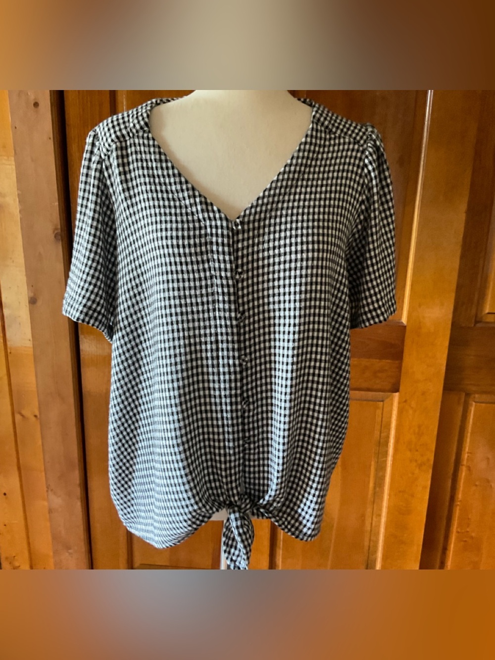 Jane & Delancey Black and White Gingham Button-Front Tie-Hem Top